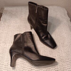 Bandolino women's 'Hundley' black leather dress heeled boots sz 10 Medium